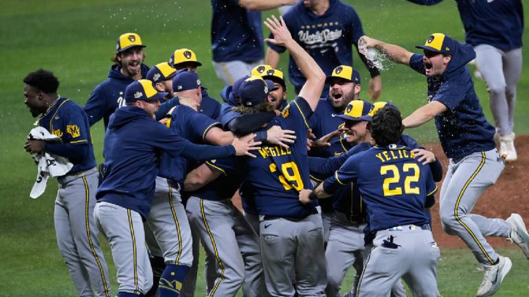 Jugadores de Milwaukee celebrando su primera Serie Mundial | AP