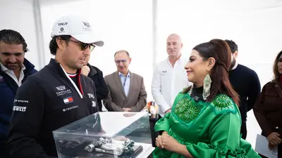 Clara Brugada homenajea a Checo Pérez y celebra el Show Run de Cadillac en Reforma