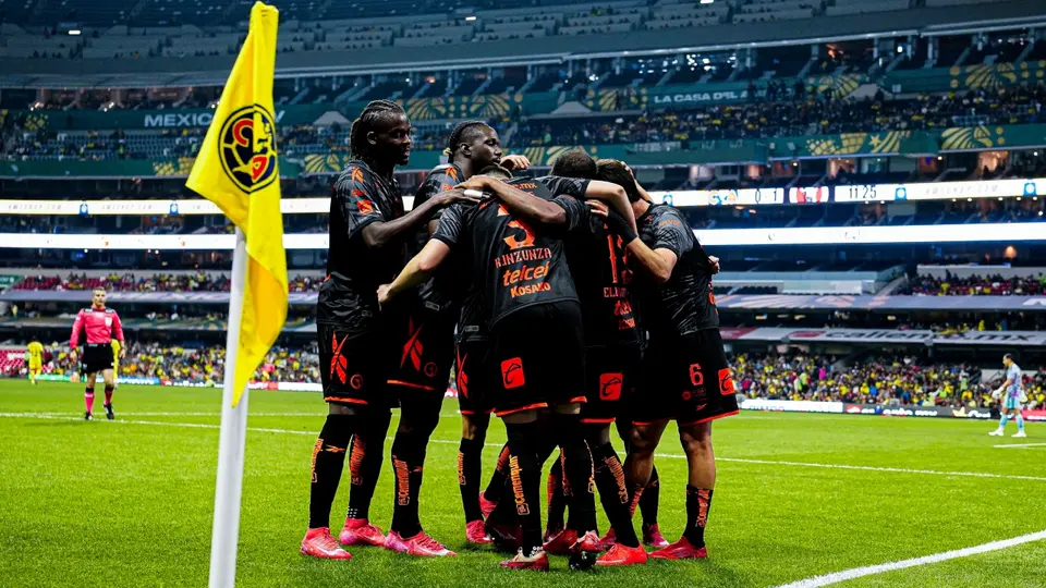 Jugadores de Tijuana en celebración de gol | IMAGO 7
