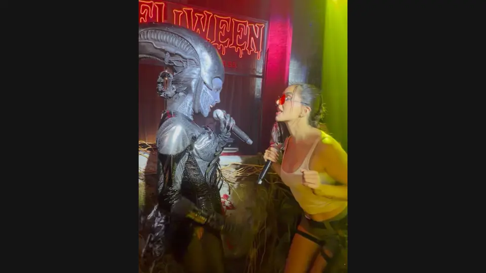 Lola Índigo acudió disfrazada de Lara Croft. / @lolaindigo