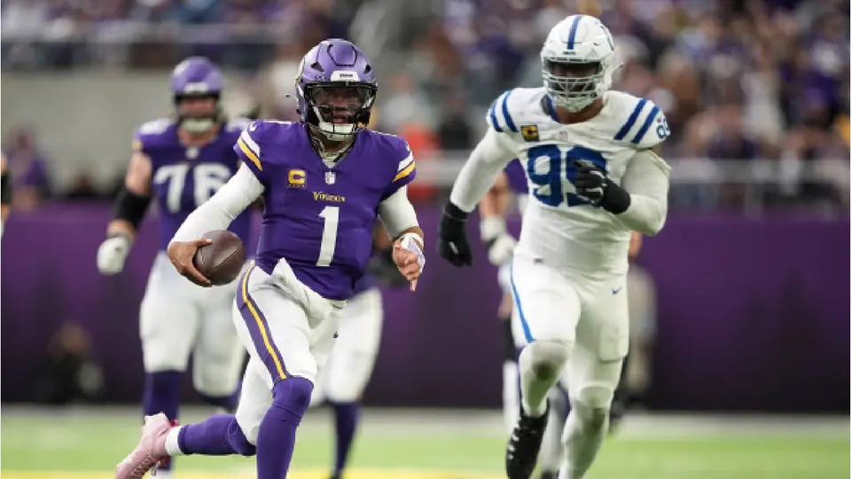 DeForest Buckner, jugador de Indianápolis, persiguiendo a Kyler Murray | AP