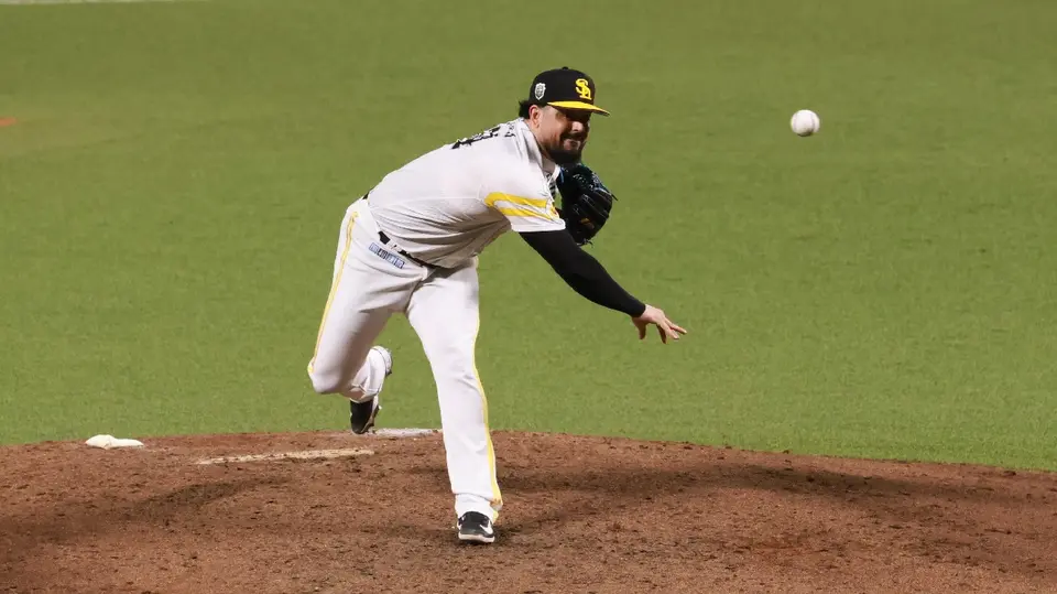 Roberto Osuna en Japón | x:@HAWKS_official