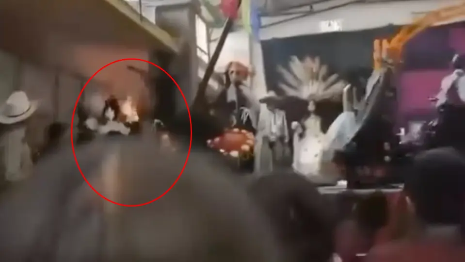 El vestido de la niña se comenzó a prender al acercarse a una veladora encendida  / Especial