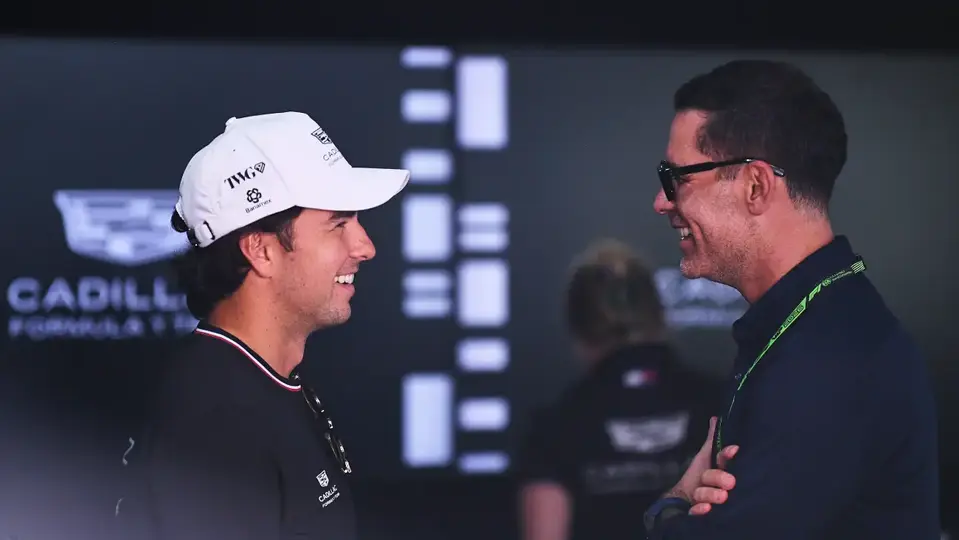 Sergio 'Checo' Pérez y Rafael Márquez, durante el Gran Premio de México 2026 | MEXSPORT