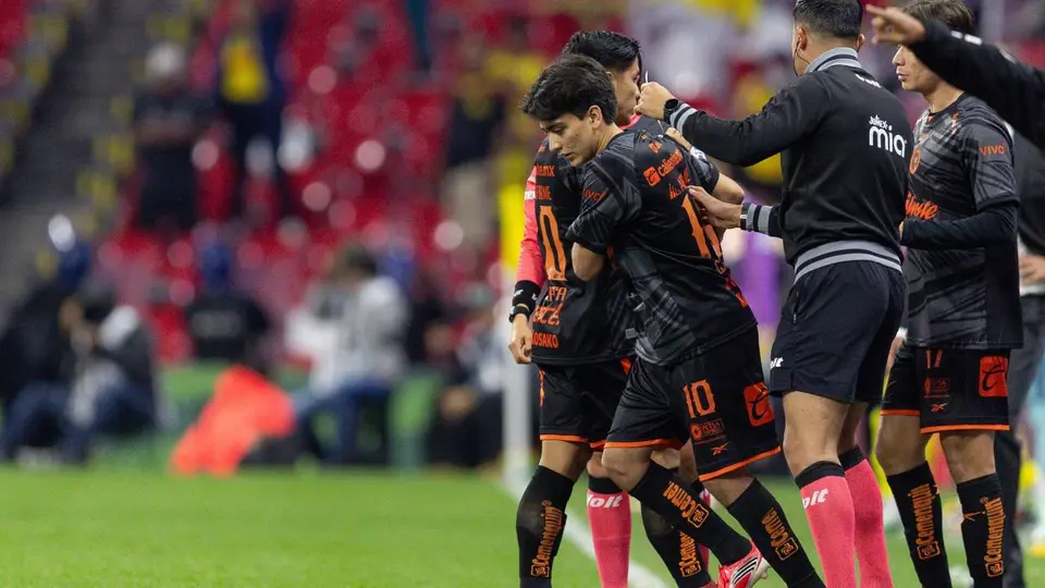Gilberto Mora entra de cambio