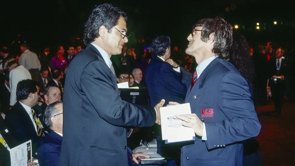 Miguel Mejía Barón y Bora Milutinovic en el sorteo del Mundial 1994 | MEXSPORT