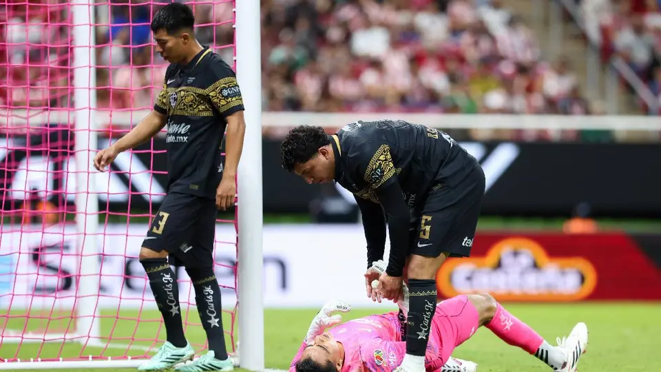 Tala Rangel y su defensa en el partido ante Necaxa | MEXSPORT
