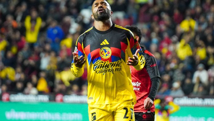 Rodrigo Aguirre se lamenta tras un gol que le anularon | MEXSPORT