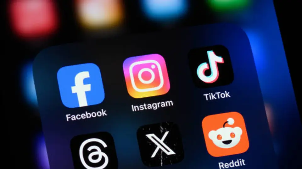 La medida contempla solicitar a los visitantes información sobre sus cuentas de redes sociales. / iStock