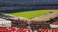 ¡Los tachan de copiones! Afición de Chivas revienta al América por foto oficial en obras del Estadio Azteca