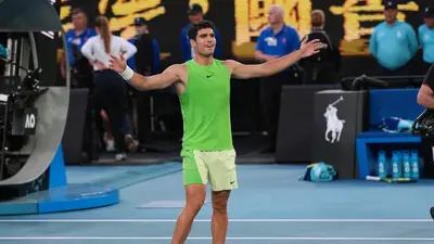 Alcaraz vence a Zverev en un duelo épico y avanza a la final del Abierto de Australia