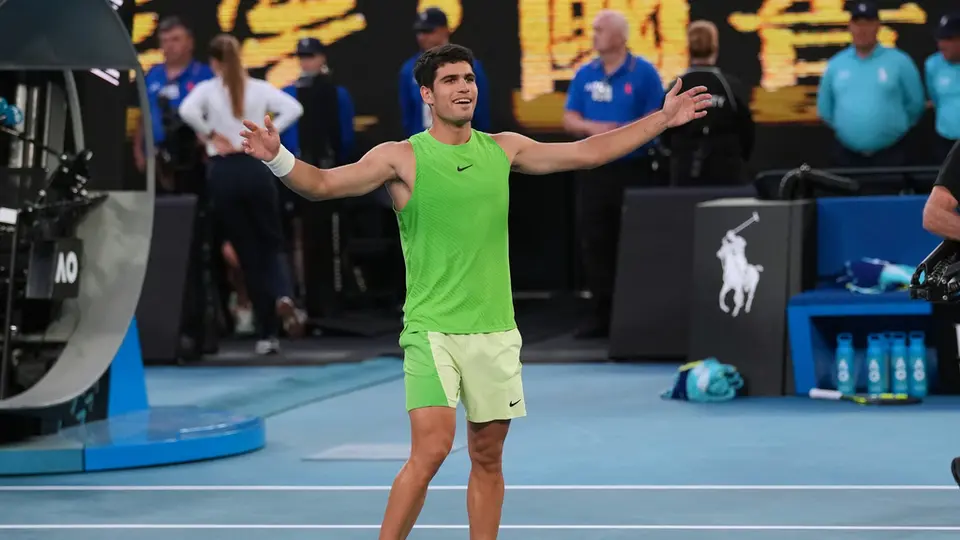 Alcaraz vence a Zverev en un duelo épico y avanza a la final del Abierto de Australia