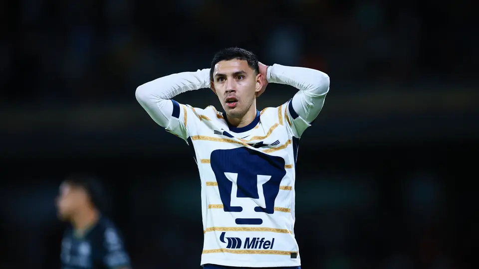 Leo Suárez durante su paso como jugador de Pumas | Imago7