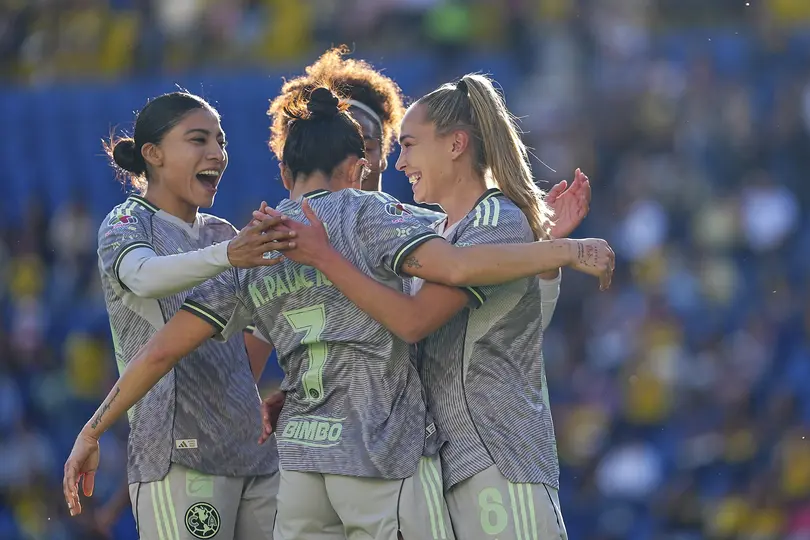 Kiana Palacios y jugadoras de América en celebración del gol | IMAGO 7