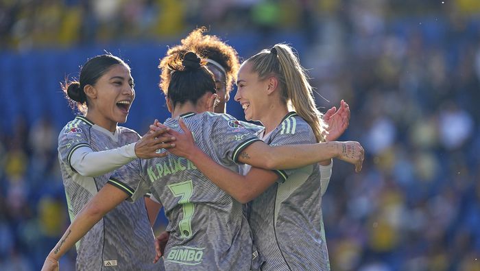 Kiana Palacios y jugadoras de América en celebración del gol | IMAGO 7