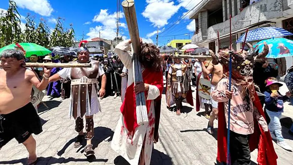 En muchas comunidades mexicanas se realizan representaciones del Viacrucis y procesiones durante la Semana Santa. / iStock