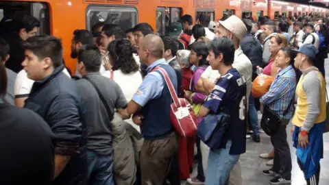 A diario viajan miles de personas en el Metro de la Ciudad de México/Pixabay