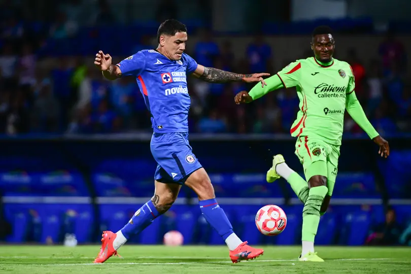 Gabriel 'Toro' Fernández en el partido contra FC Juárez en el Apertura 2025 | IMAGO 7