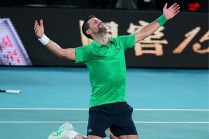 Novak Djokovic venció a Jannik Sinner en cinco sets y avanza a la Final del Australian Open