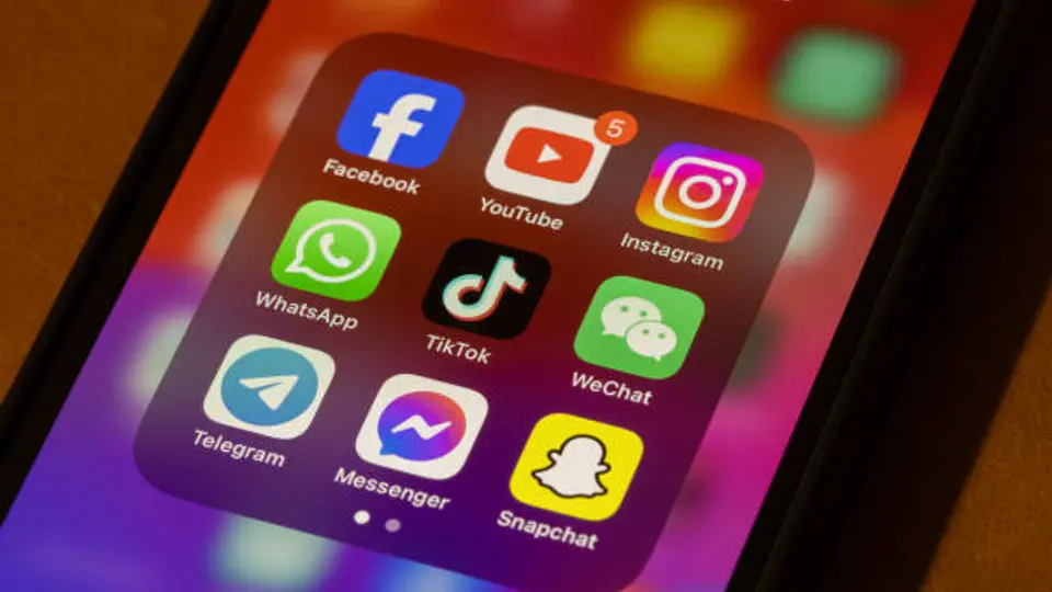 ¿Por qué a Estados Unidos le costaría miles de millones de dólares revisar tus redes sociales?