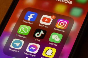 ¿Por qué a Estados Unidos le costaría miles de millones de dólares revisar tus redes sociales?