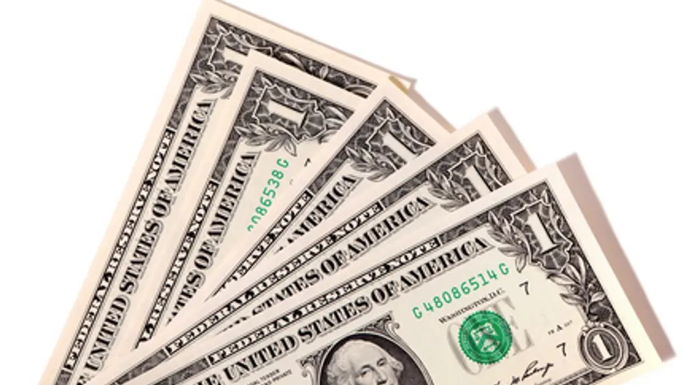 Es buen momento para comprar dólares o cambiar, según tus intereses / FREEPIK