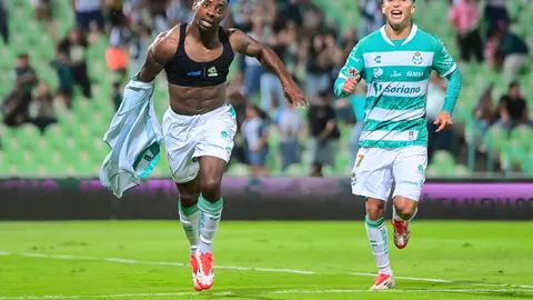 Cristian Dajome en celebración de gol contra Pumas | IMAGO 7
