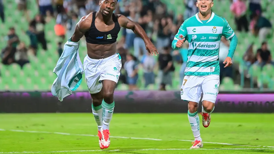 Cristian Dajome en celebración de gol contra Pumas | IMAGO 7