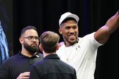 Anthony Joshua reaparece después del accidente que tuvo en Nigeria