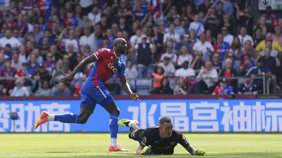 ¿Adiós Santi Giménez? Jean Philippe Mateta cerca de cerrar acuerdo con AC Milan
