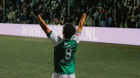 Stephano milita con su segundo equipo en Holanda | IG: @fcdordrechtnl