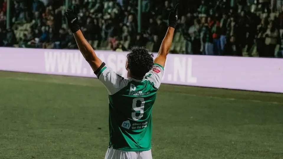 Stephano milita con su segundo equipo en Holanda | IG: @fcdordrechtnl