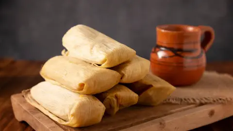 ¿Tamales de casi un kilo para el Día de la Candelaria? Así es este famoso platillo en Neza