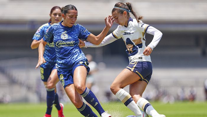 Karina Rodríguez y Cristina Torres durante el partido de Pumas y América en el Apertura 2025 de la Liga MX Femenil | IMAGO 7