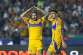 André-Pierre Gignac y Nicolás Ibáñez en partido con Tigres en la Liga MX | IMAGO 7