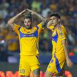 André-Pierre Gignac y Nicolás Ibáñez en partido con Tigres en la Liga MX | IMAGO 7