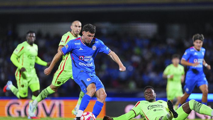 José Paradela en el partido de Cruz Azul contra FC Juárez en el Apertura 2025 | IMAGO 7