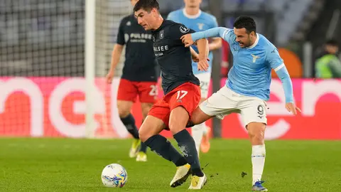 Lazio sacó la ventaja ante el Genoa en el último minuto | AP