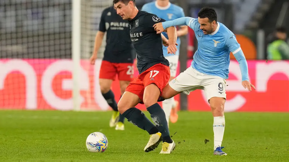 Lazio sacó la ventaja ante el Genoa en el último minuto | AP