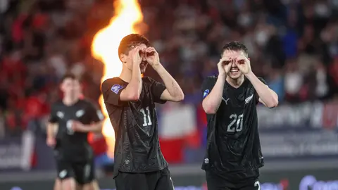 Nueva Zelanda golea a Chile l X:NZ_Football