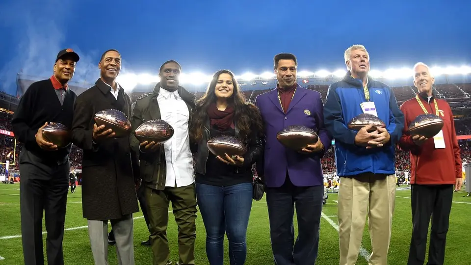 Joey Browner y demás leyendas de la NFL en 2010 | AFP