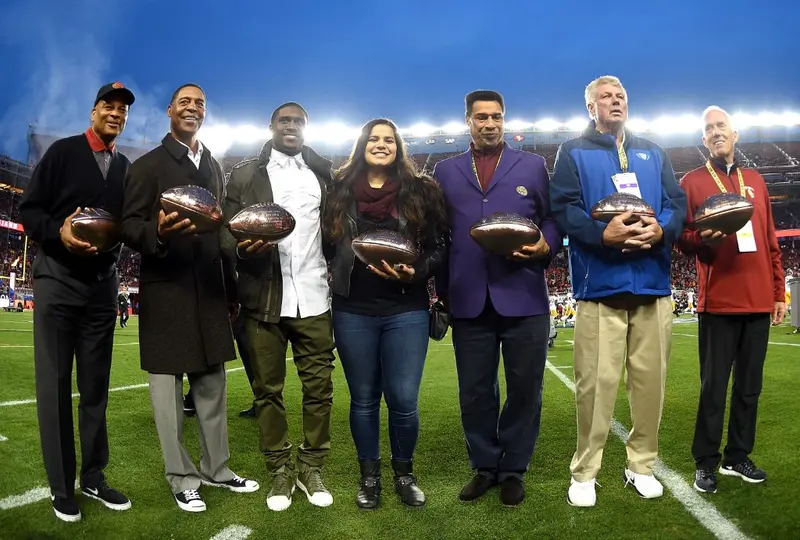 Joey Browner y demás leyendas de la NFL en 2010 | AFP