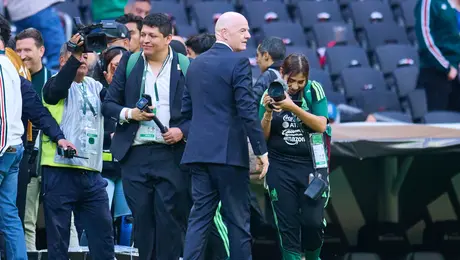 Gianni Infantino visitó el Zócalo de Ciudad de México tras reunirse con autoridades