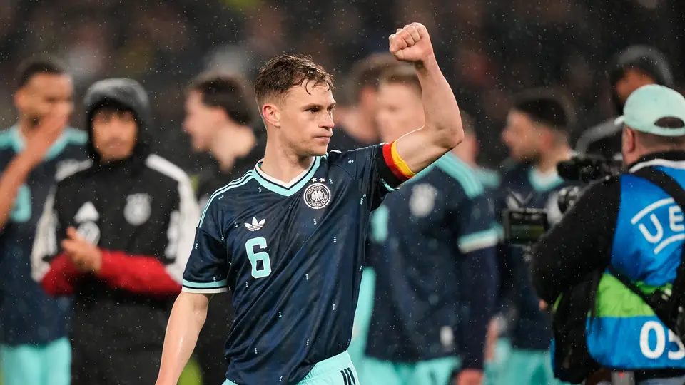 Joshua Kimmich festejando el triunfo alemán | AP