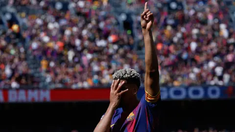 Ronald Araujo viaja de urgencia a Barcelona por una lesión muscular