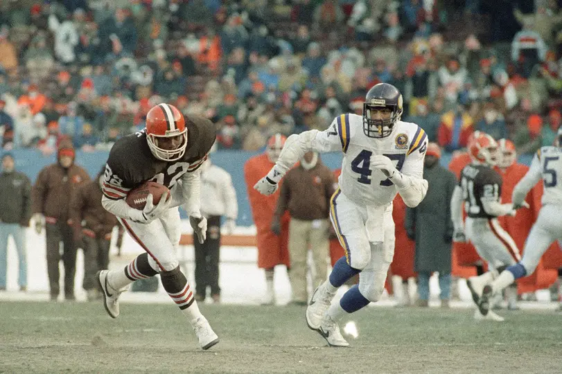 Joey Browner, de Minnesota, y Ozzie Newsome, de Cleveland | AP