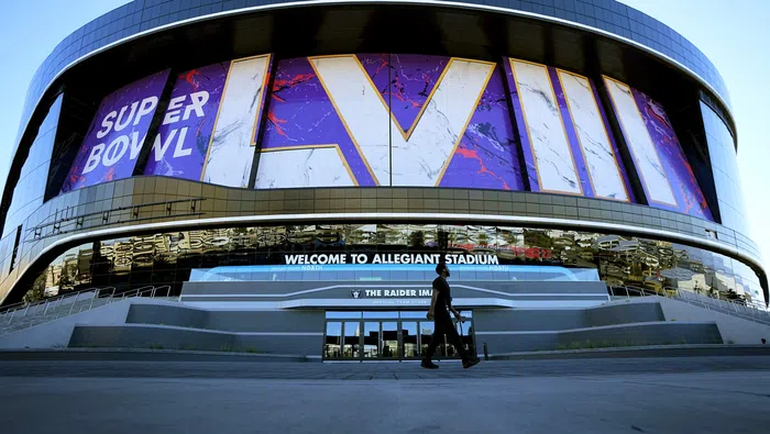 Panorámica del Allegiant Stadium con un letrero del Super Bowl LVIII | AP