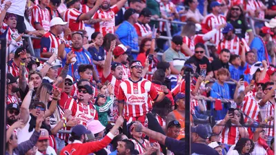¡Terrible! Aficionados manchan en Clásico Tapatío en Estados Unidos con pelea campal