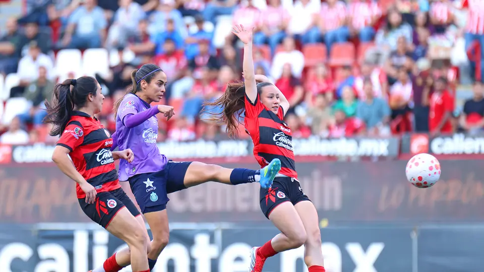Chivas intenta abrir el marcador con un disparo l IMAGO7