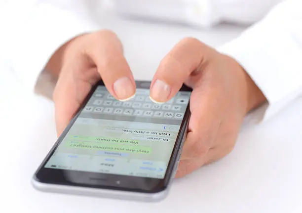 Los mensajes efímeros buscan ofrecer mayor privacidad en conversaciones sensibles dentro de la app./ Pixabay